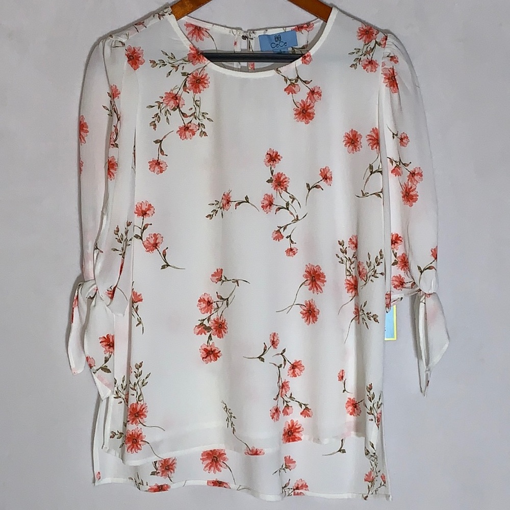 New With Tags CeCe Women’s Size Small pink flowered blouse